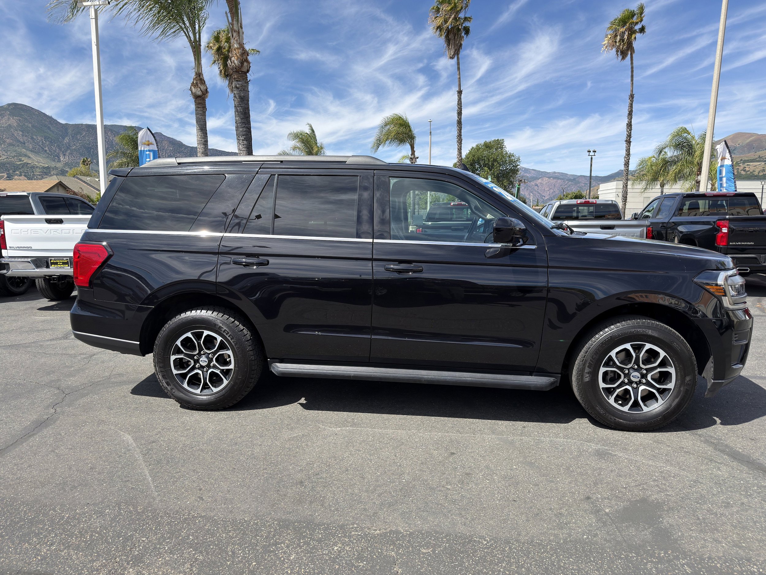 Used 2024 Ford Expedition XLT AWD/4WD image 9