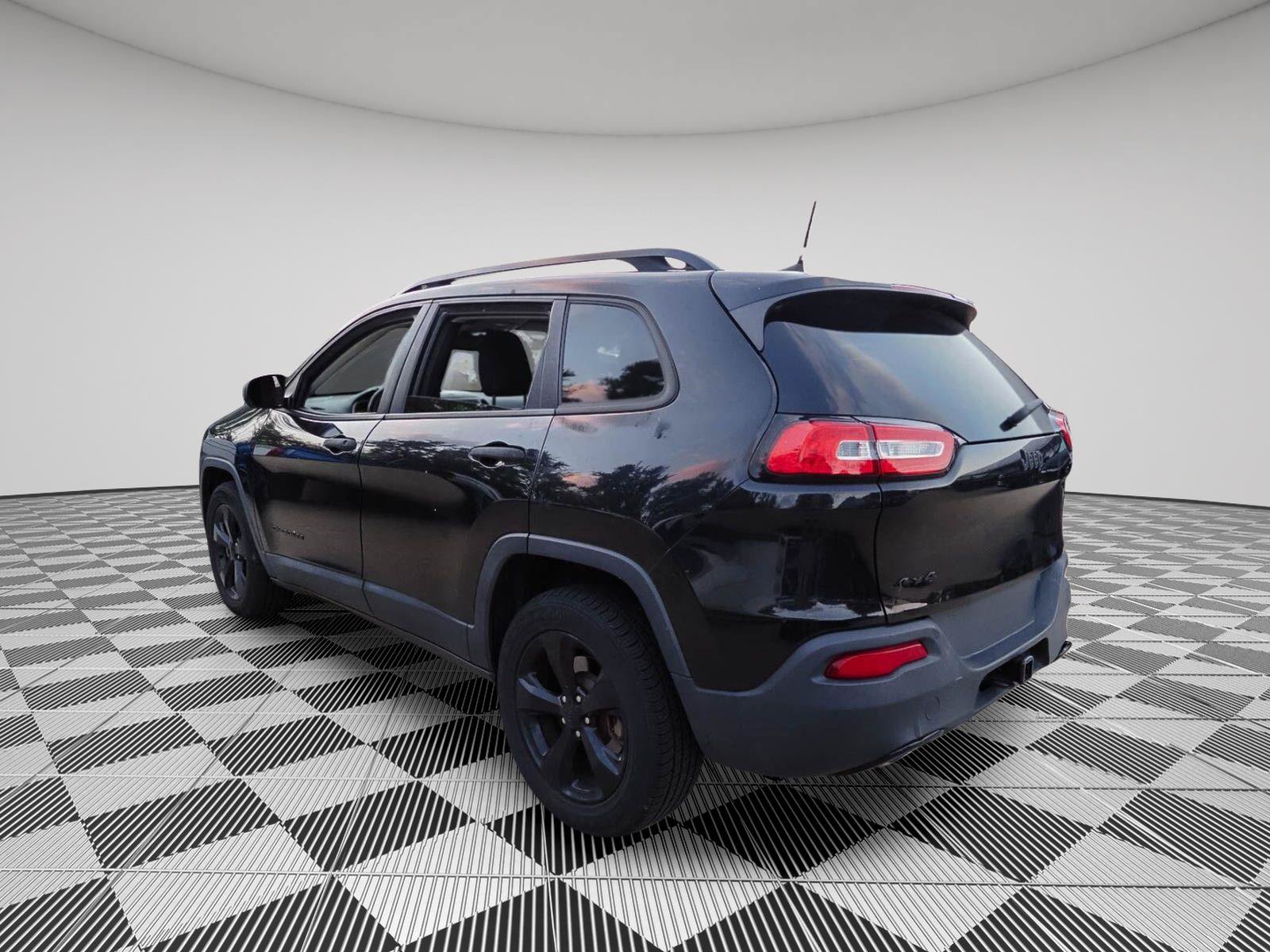 Used 2017 Jeep Cherokee Sport AWD/4WD image 5