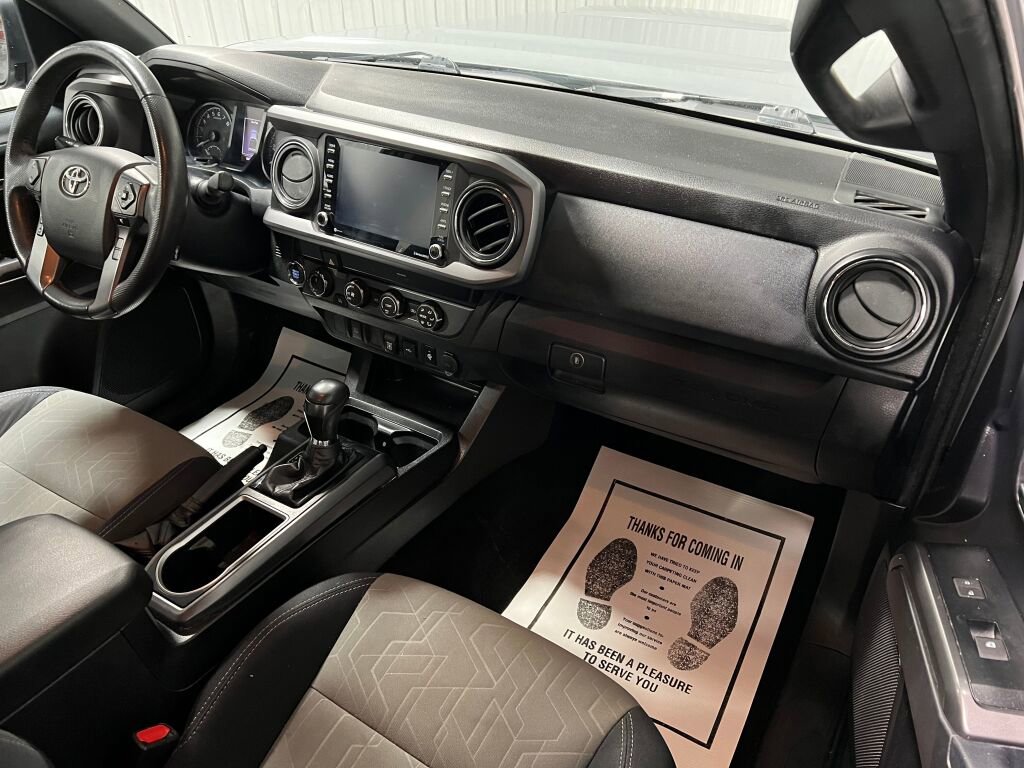 Used 2020 Toyota Tacoma TRD Sport image 3