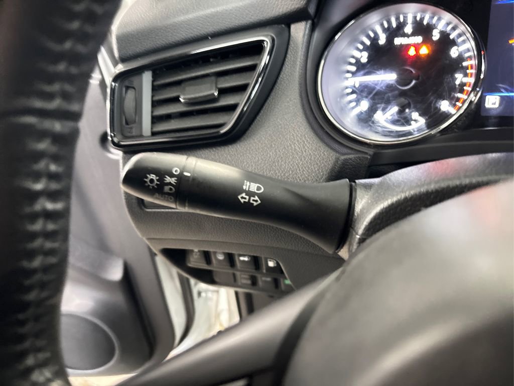 Used 2019 Nissan Rogue SV image 25