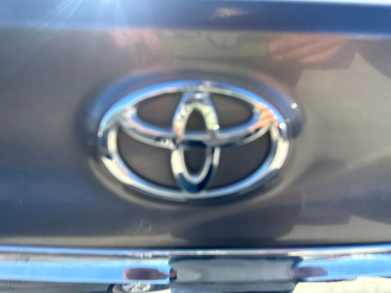 Used 2015 Toyota Camry LE FWD image 12