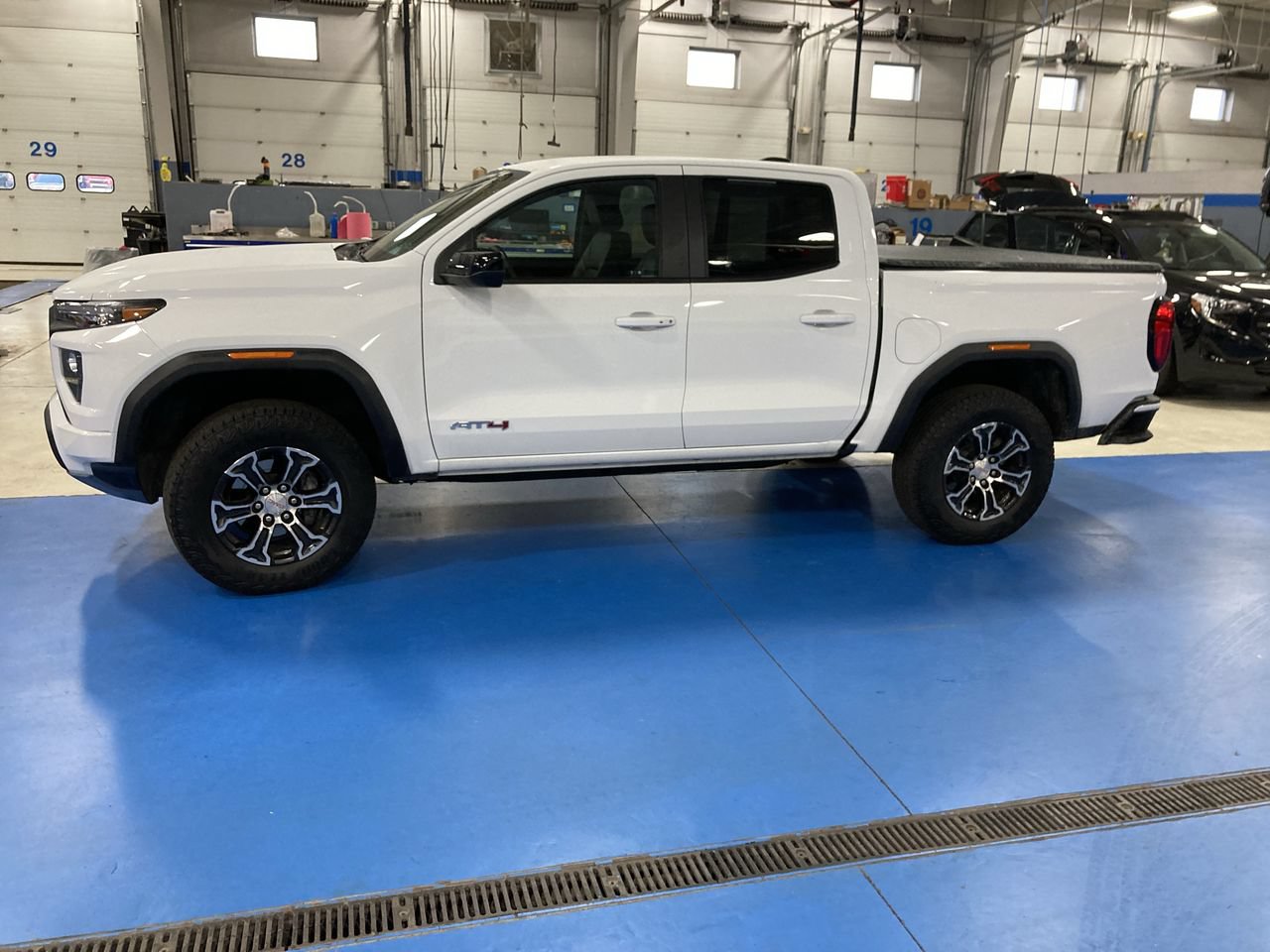Used 2024 GMC Canyon AT4 w/ AT4 Premium Package AWD/4WD image 4