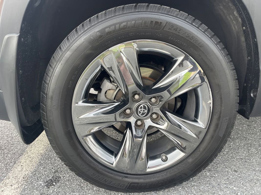 Used 2018 Toyota Highlander Limited Platinum AWD/4WD image 11