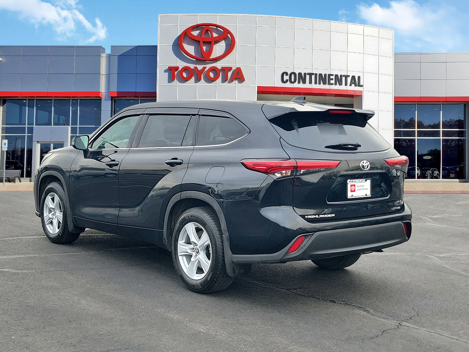 Certified 2020 Toyota Highlander LE image 4