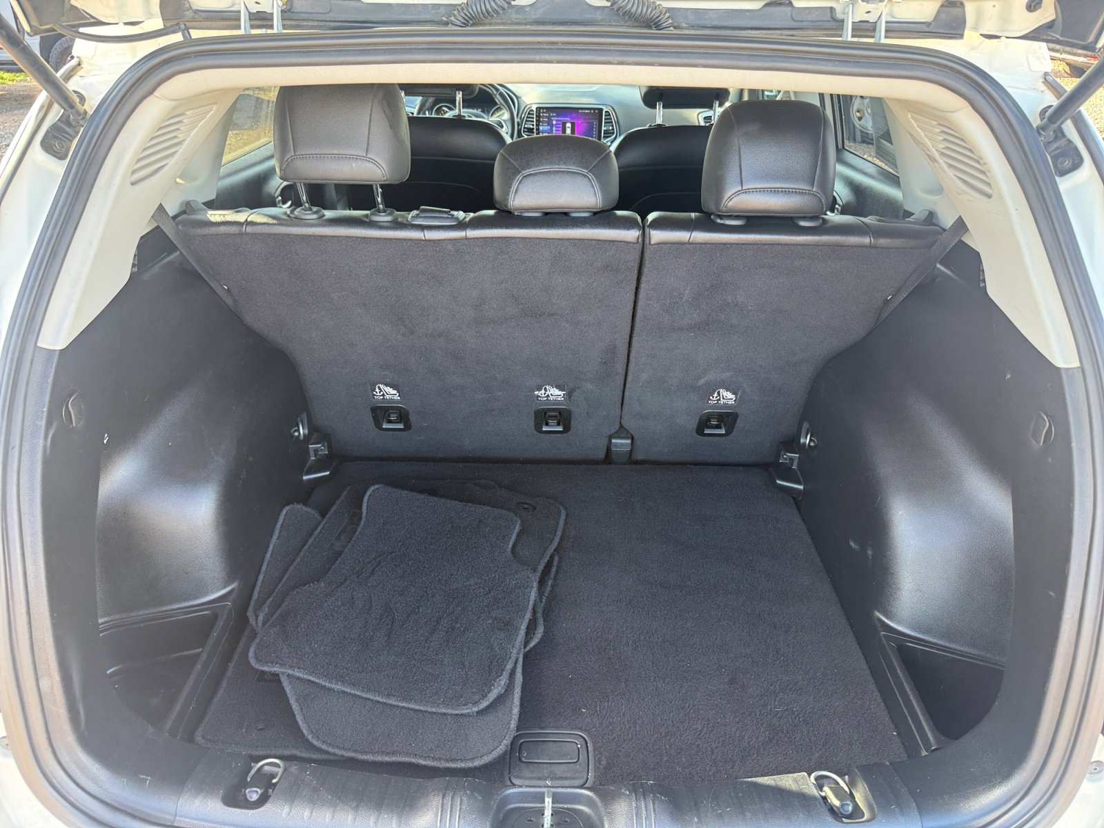 Used 2017 Jeep Compass Latitude image 16