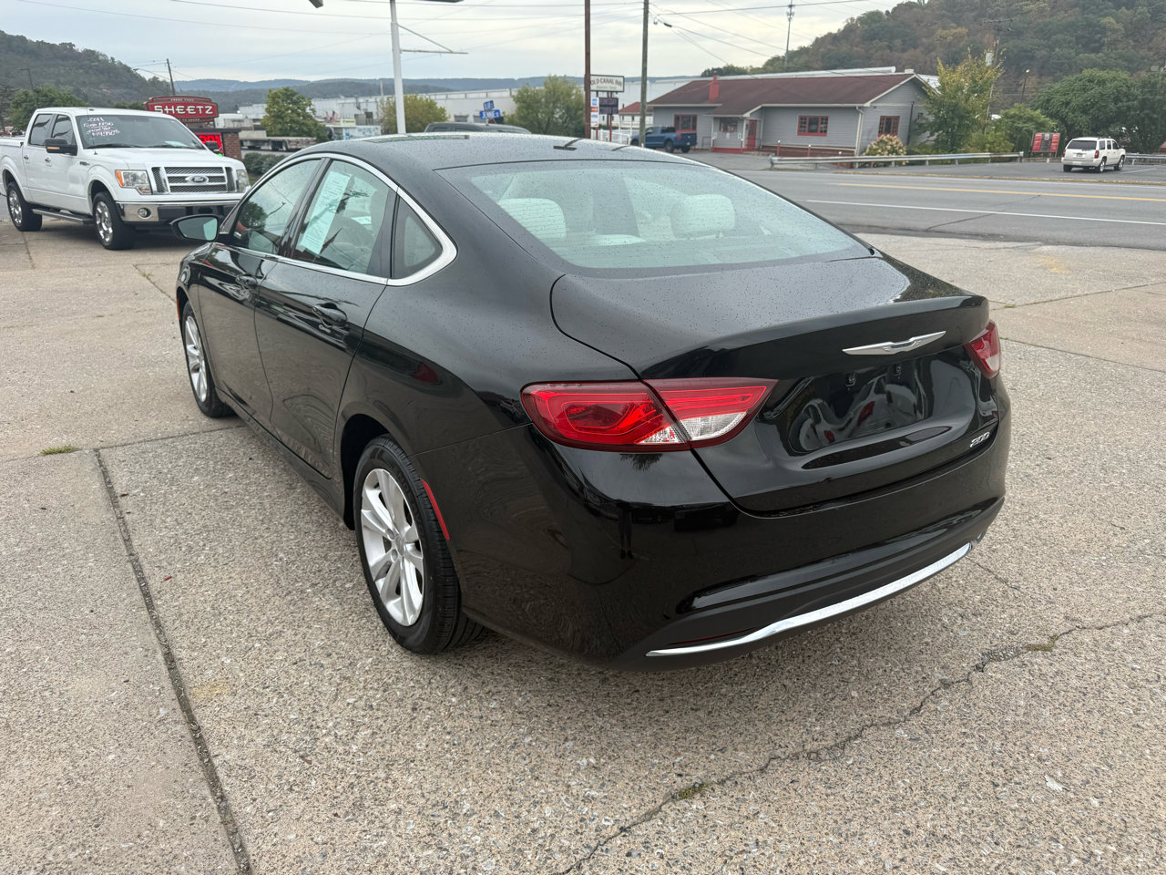 Used 2015 Chrysler 200 Limited image 10