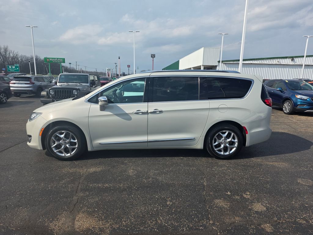 Used 2017 Chrysler Pacifica Limited w/ UConnect Theater Package image 6