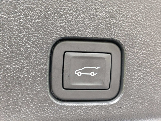 Used 2026 Chevrolet Traverse LT w/ Driver Confidence Package FWD image 14