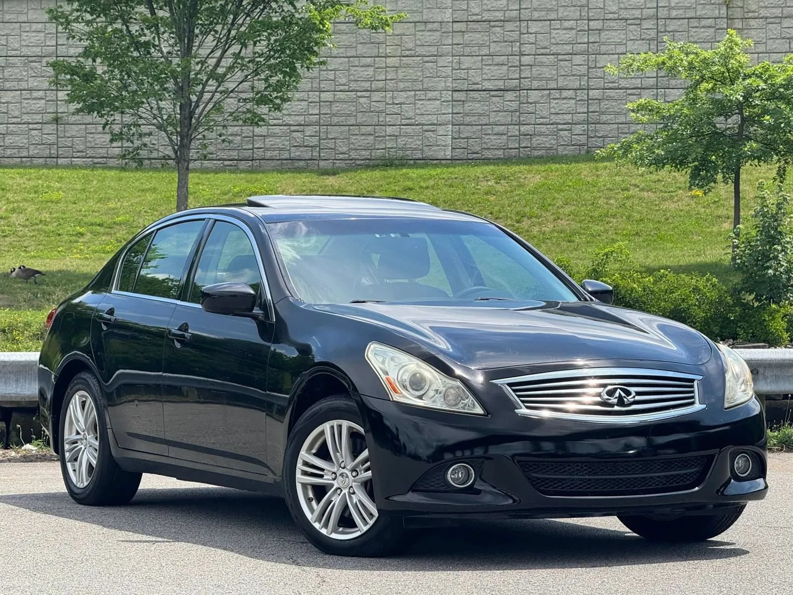 Used 2012 INFINITI G37 x Sedan w/ Premium Pkg AWD/4WD image 2