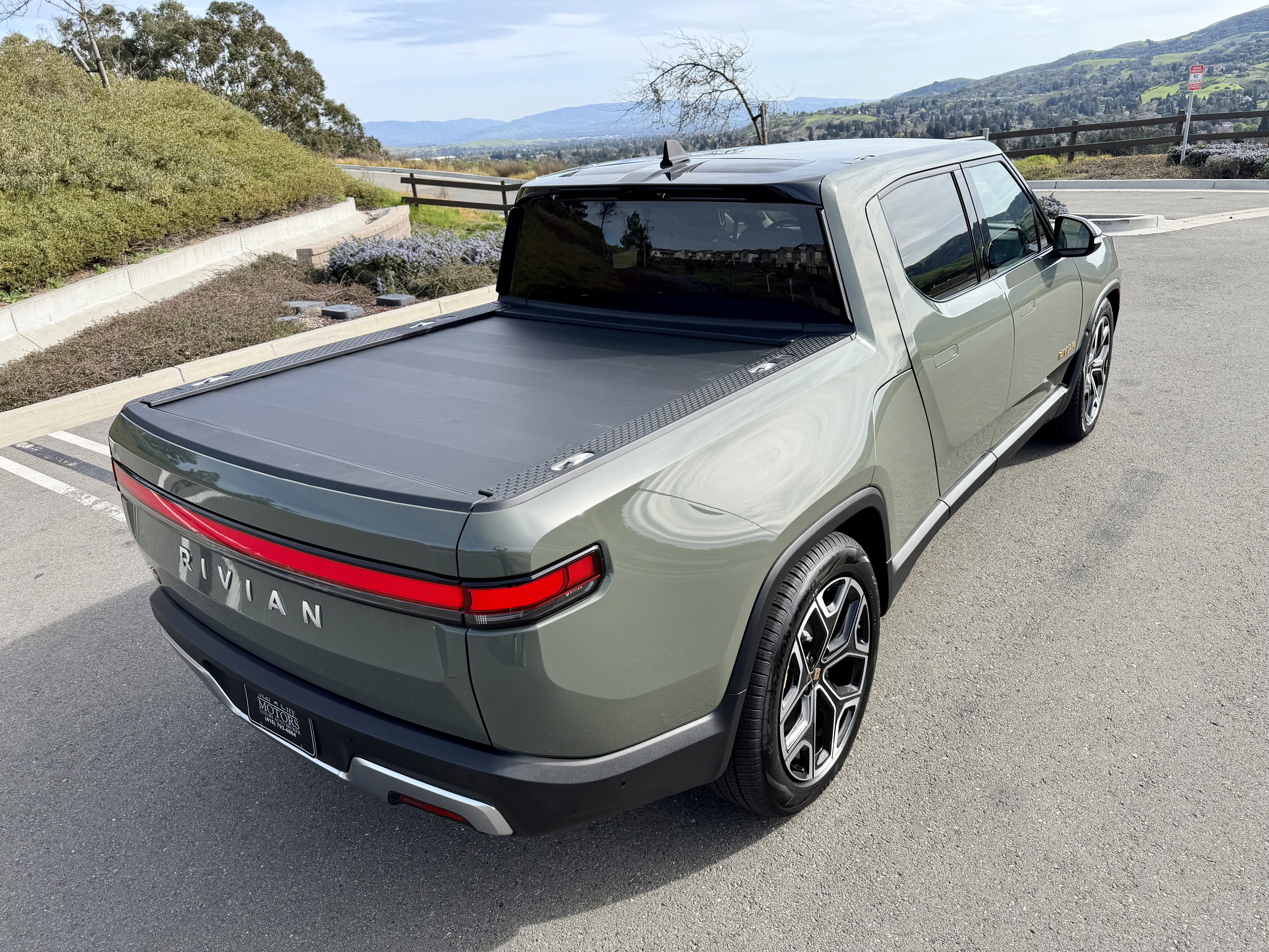 Used 2022 Rivian R1T Launch Edition image 16