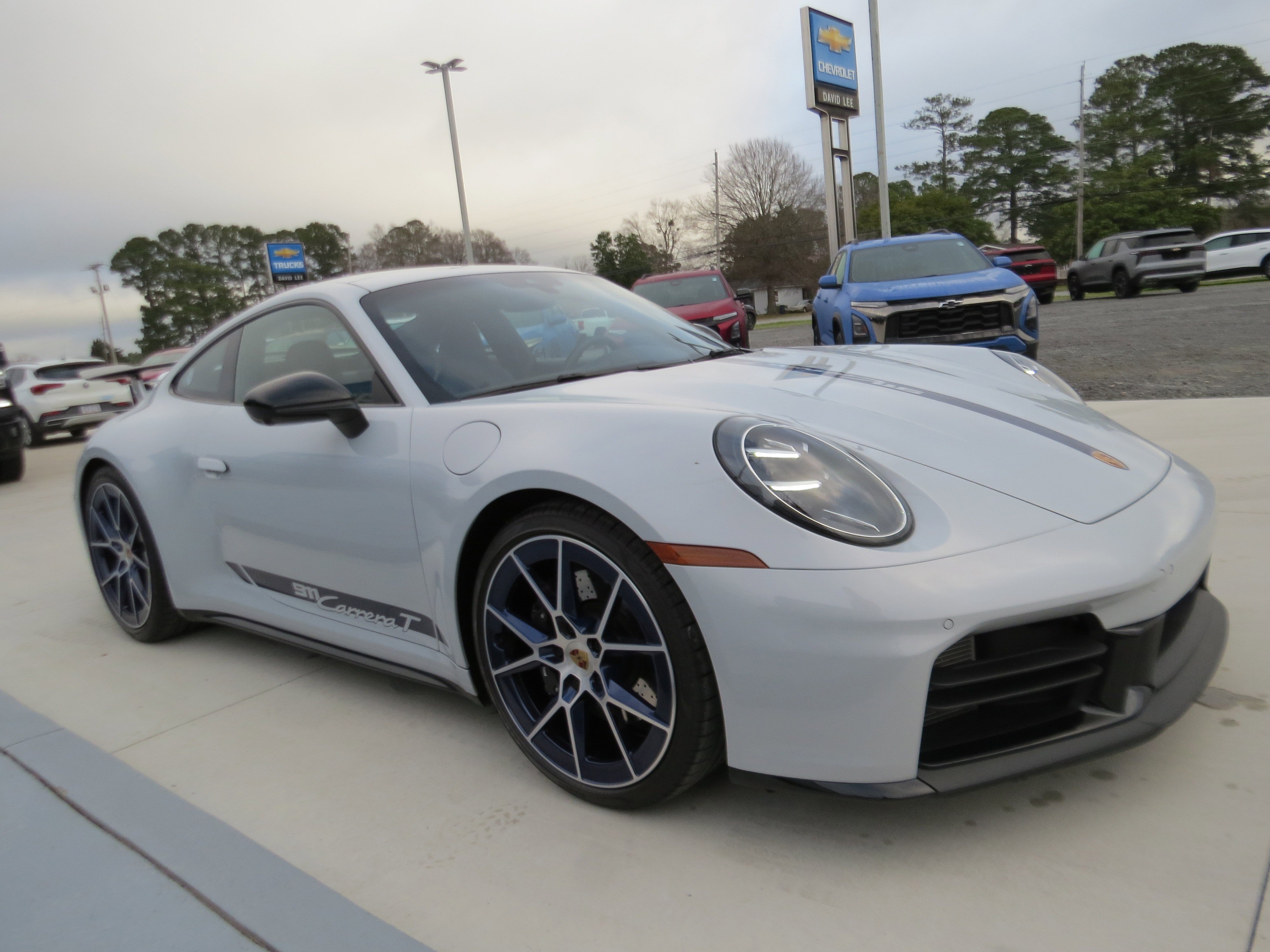 Used 2025 Porsche 911 Carrera T RWD image 8