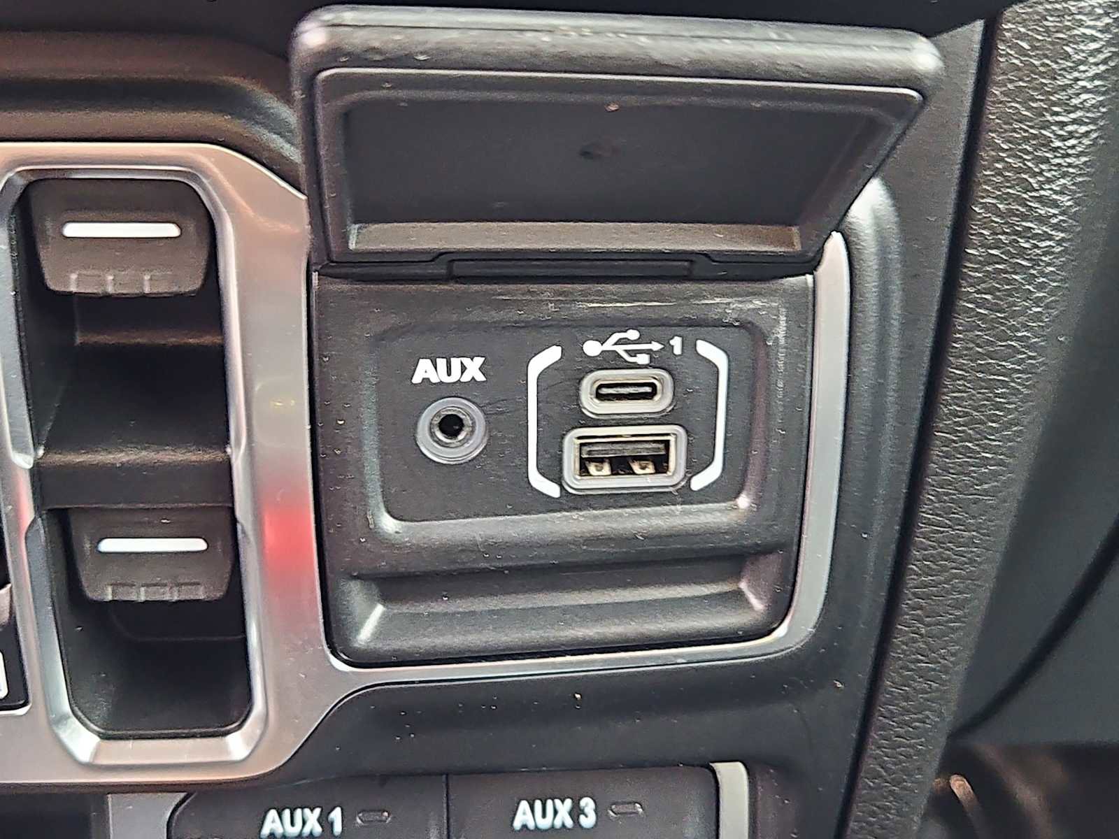 Used 2021 Jeep Gladiator Overland AWD/4WD image 19