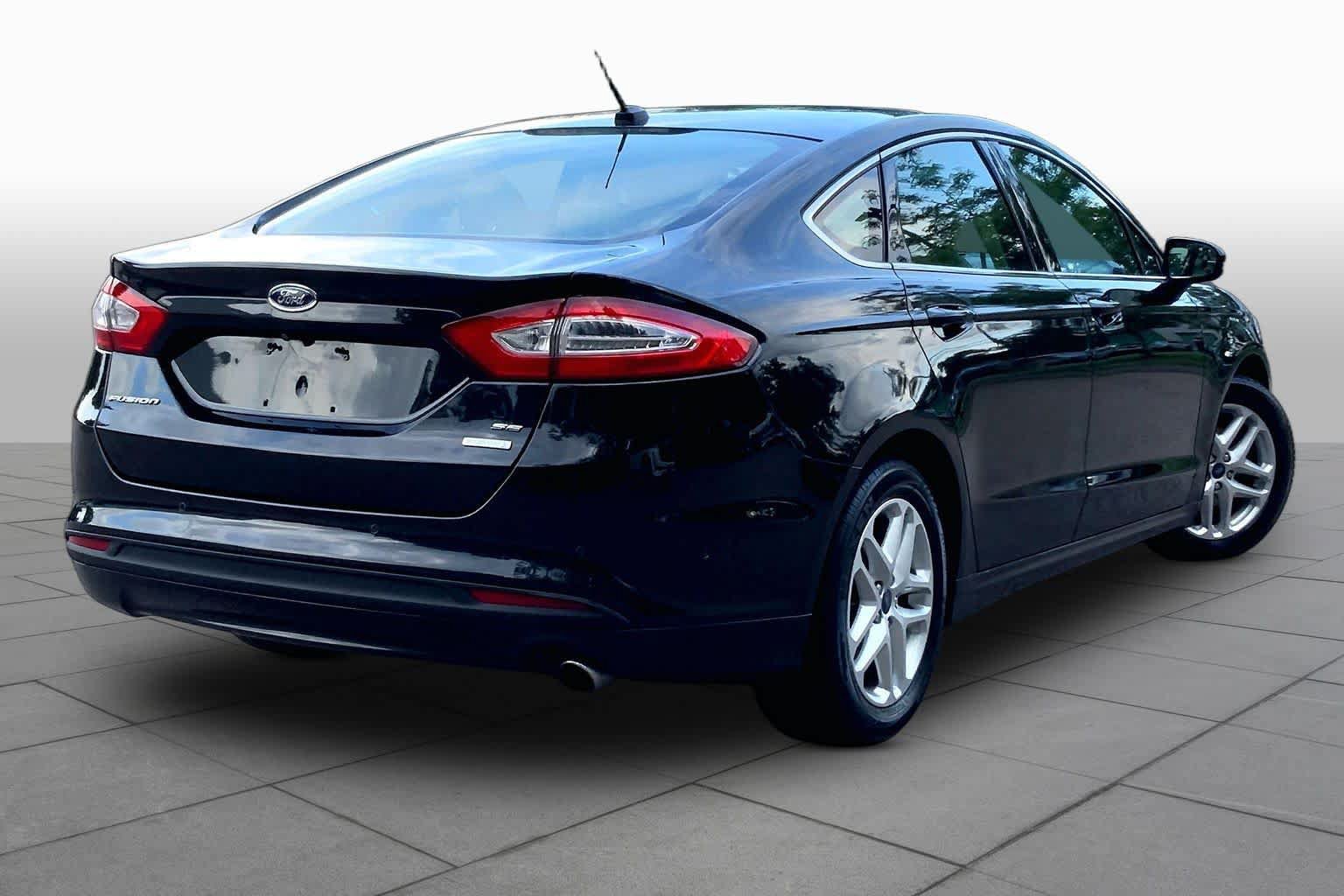 Used 2014 Ford Fusion SE w/ Equipment Group 202A FWD image 12