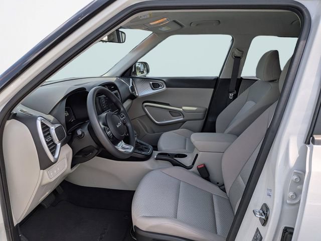 Used 2025 Kia Soul LX w/ LX Technology Package FWD image 19
