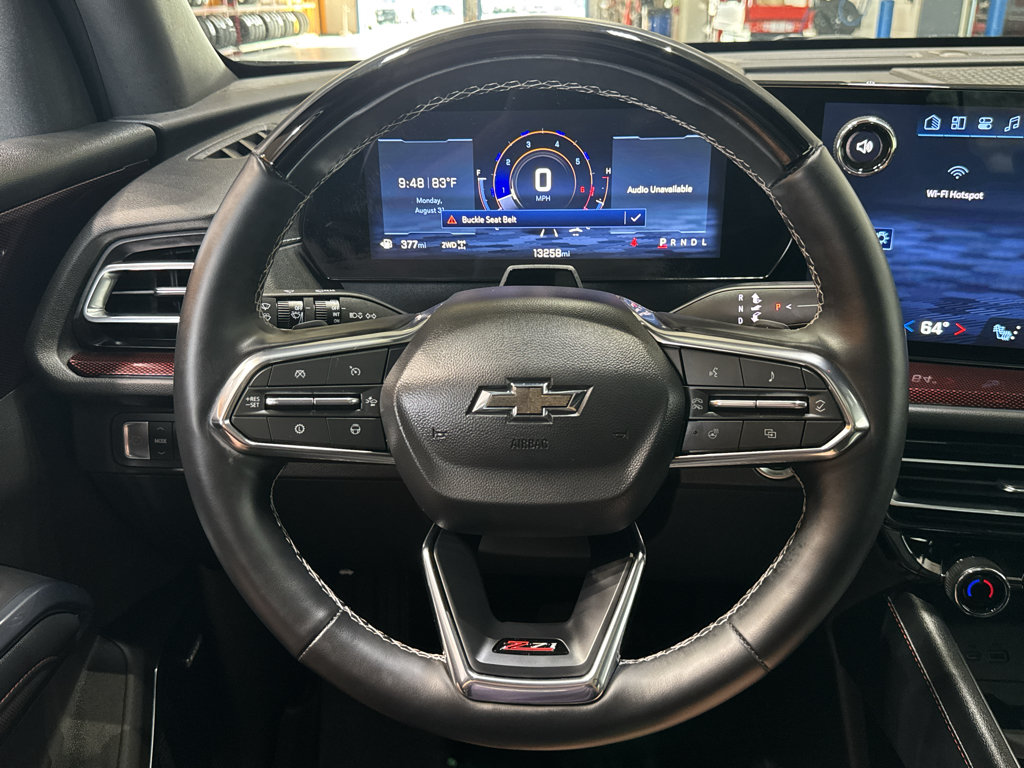 Used 2025 Chevrolet Traverse Z71 w/ Enhanced Driving Package AWD/4WD image 23