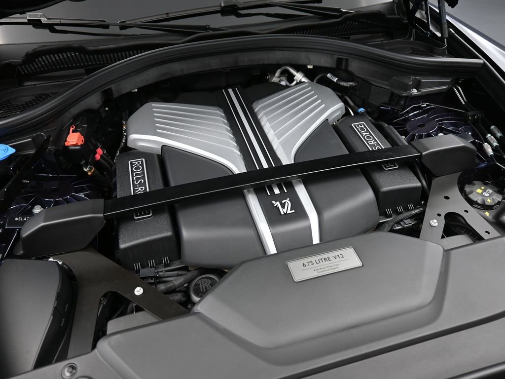 Certified 2024 Rolls-Royce Cullinan AWD/4WD image 36