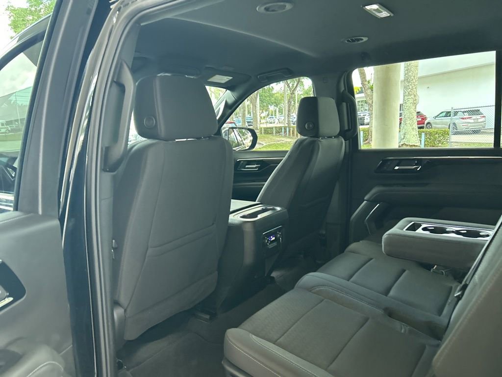 Used 2025 Chevrolet Suburban LS RWD image 40