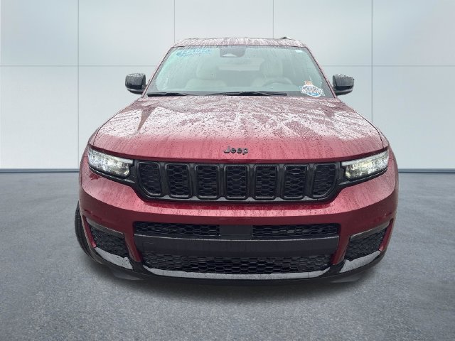 Used 2025 Jeep Grand Cherokee L Limited w/ Black Appearance Package AWD/4WD image 6