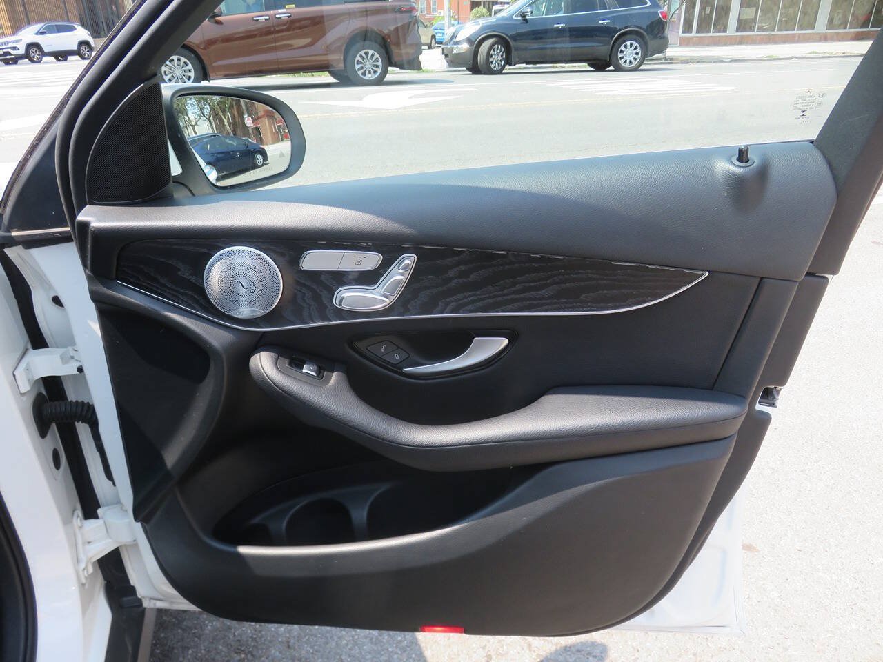 Used 2018 Mercedes-Benz GLC 300 4MATIC image 29