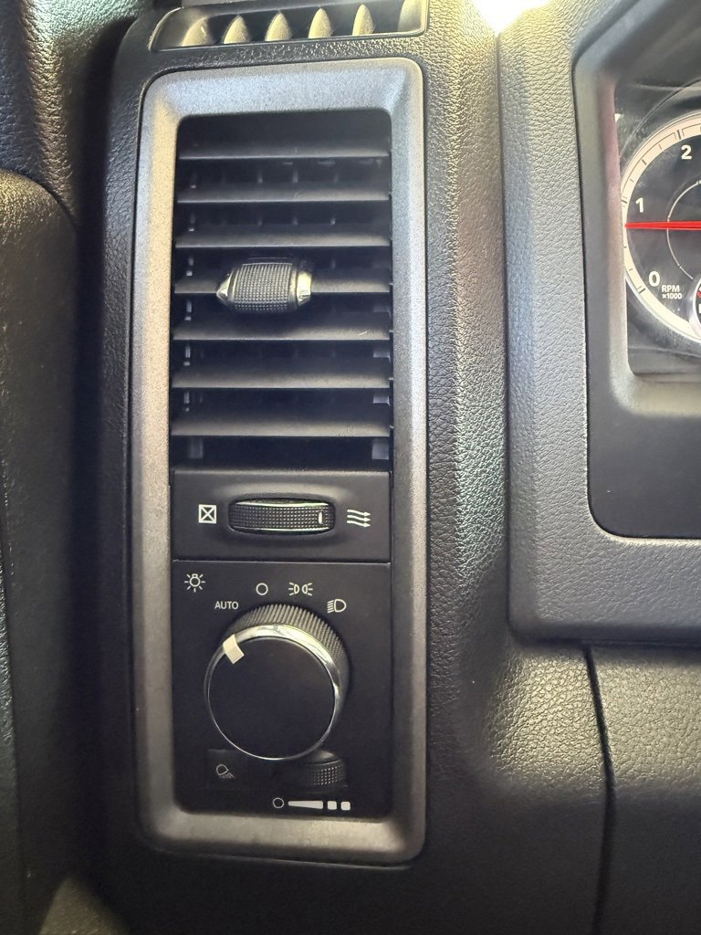 Used 2013 RAM 2500 Tradesman w/ Chrome Appearance Group image 31