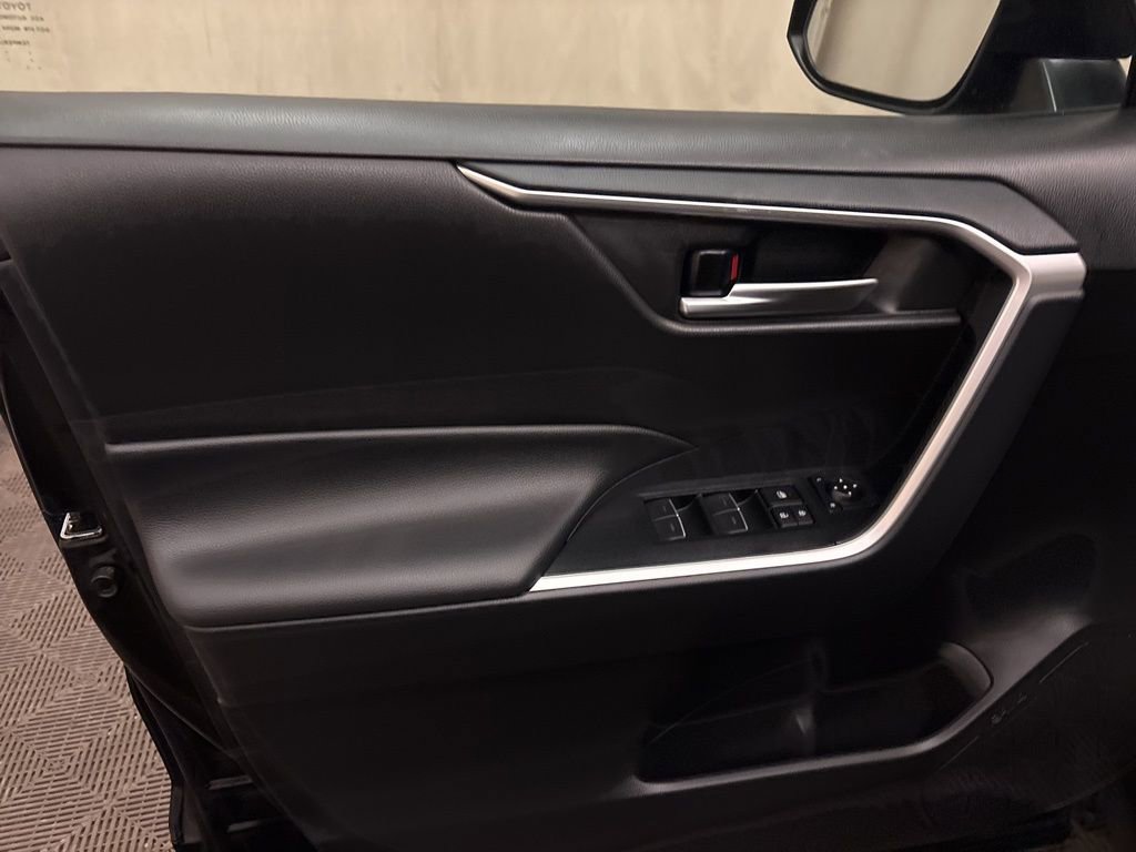 Used 2025 Toyota RAV4 XLE image 11
