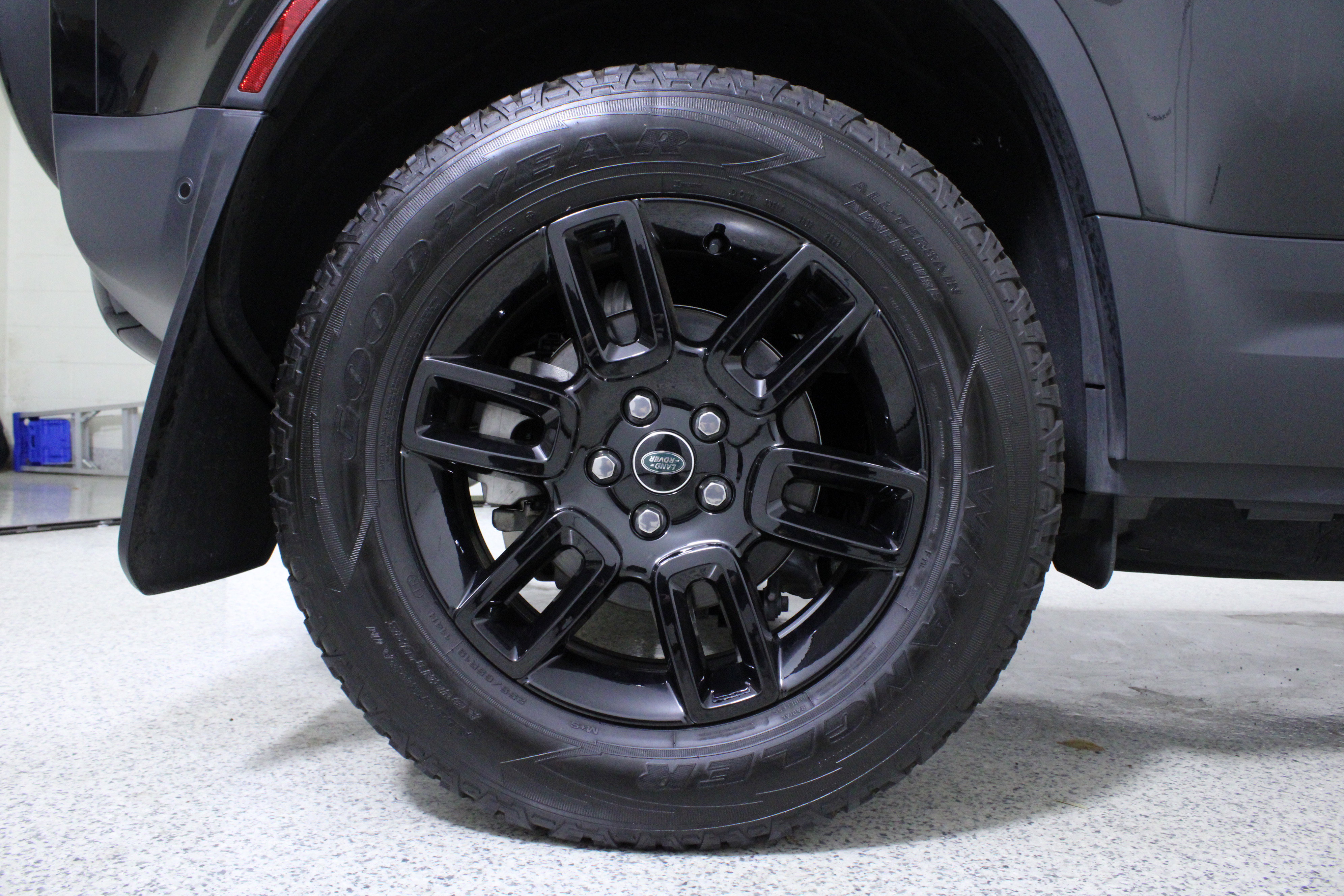 Used 2024 Land Rover Defender 110 S image 8