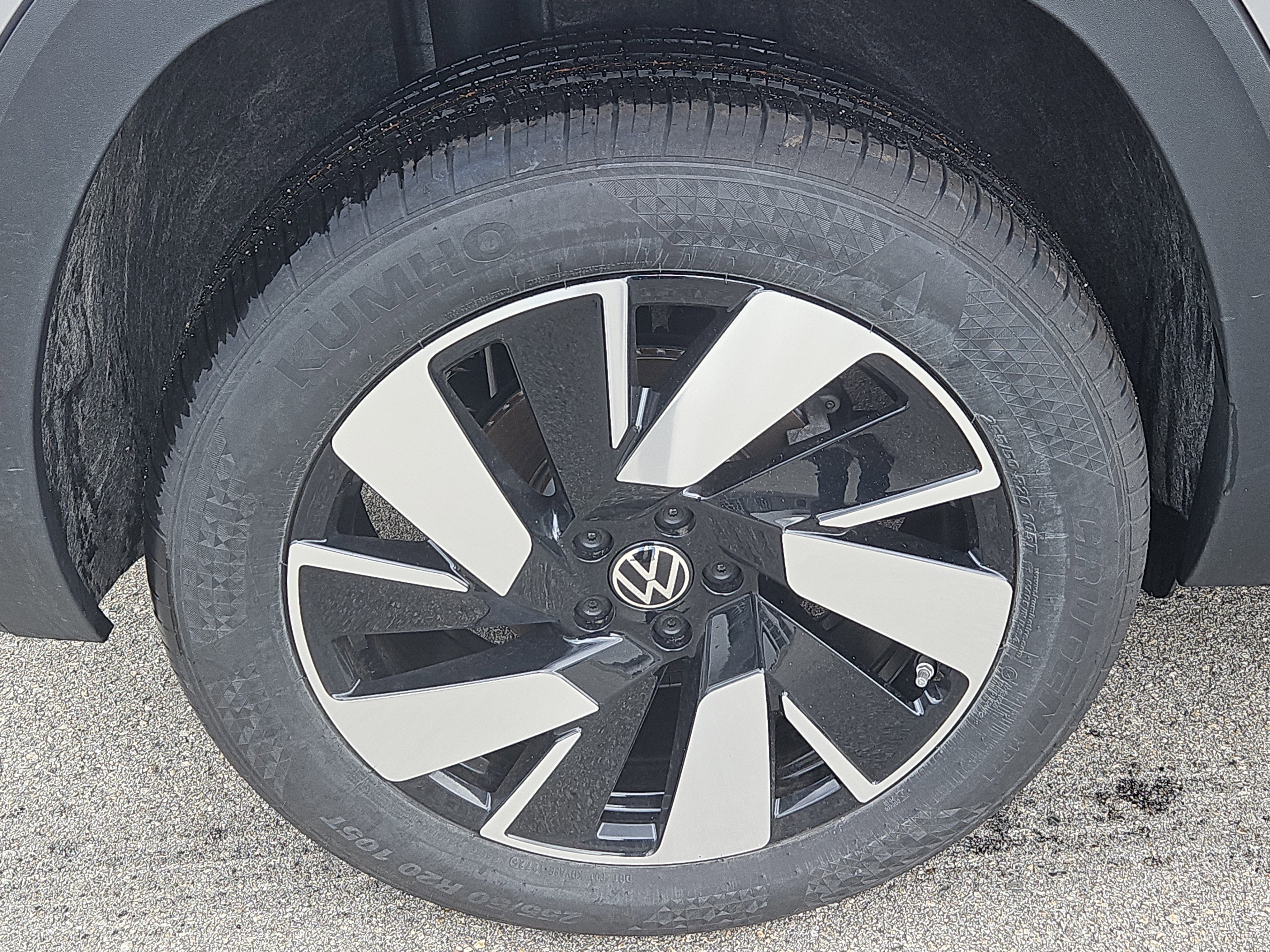 New 2026 Volkswagen Atlas Cross Sport SE image 3