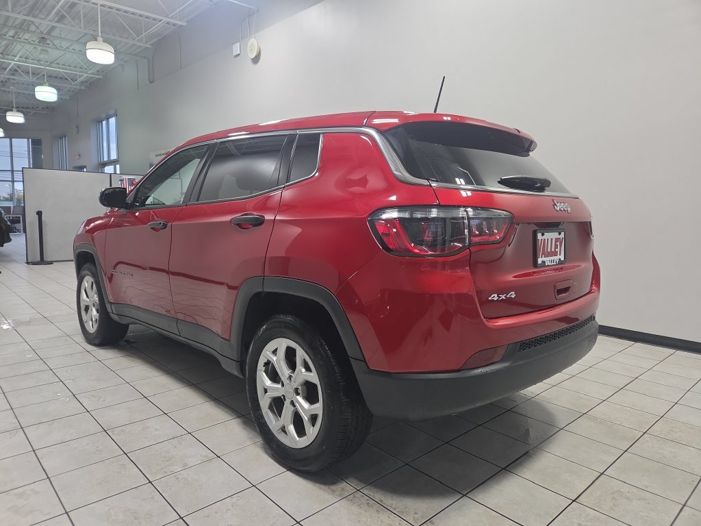 Used 2024 Jeep Compass Sport AWD/4WD image 6