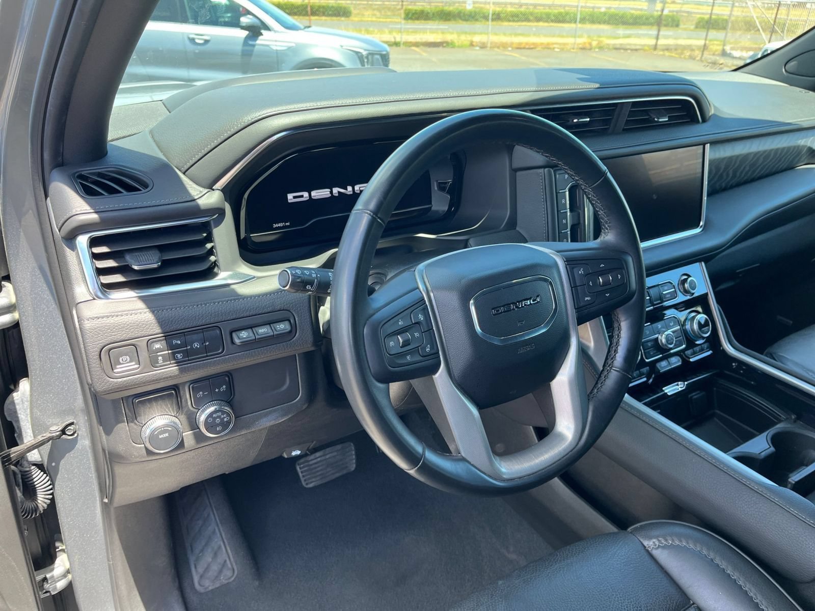 Used 2023 GMC Yukon Denali RWD image 36