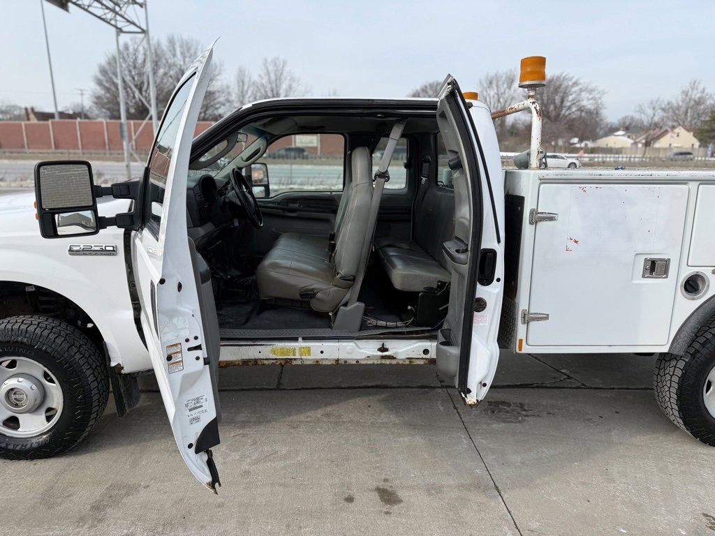 Used 2005 Ford F250 XL image 16