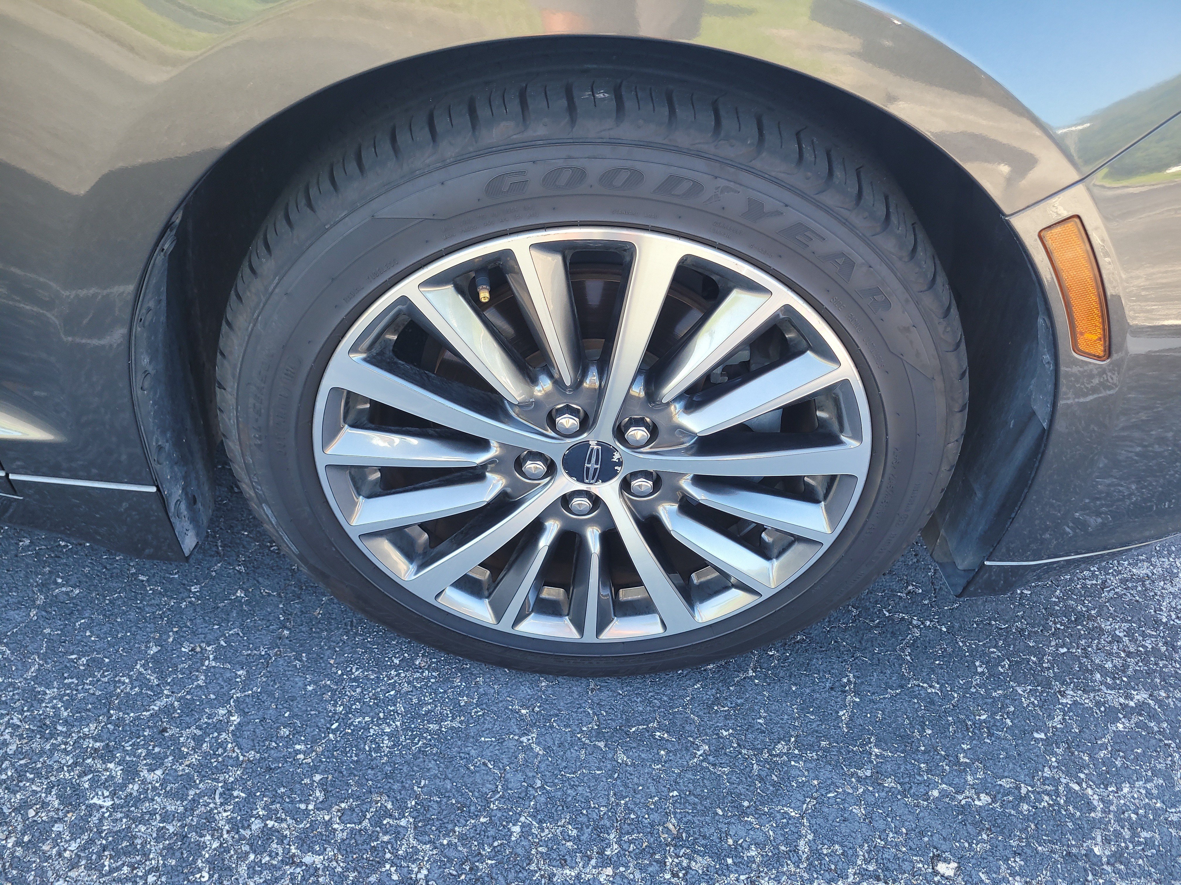 Used 2020 Lincoln MKZ w/ Convenience Package FWD image 9