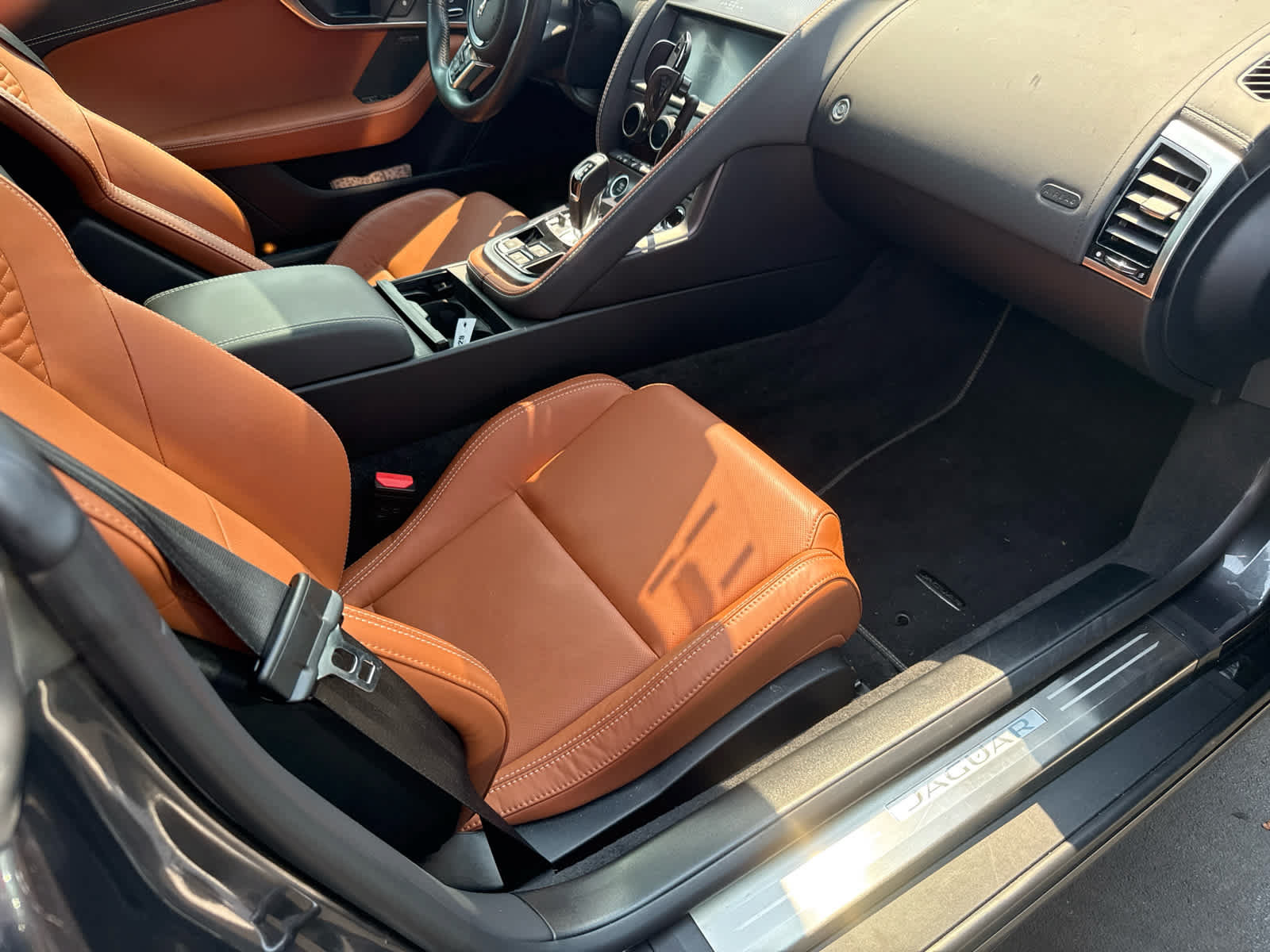 Certified 2023 Jaguar F-TYPE R-Dynamic AWD/4WD image 6