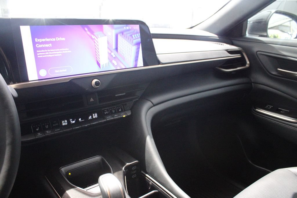 Certified 2025 Toyota Crown Signia AWD/4WD image 27