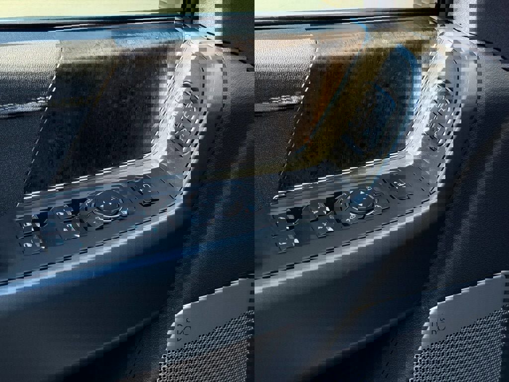 New 2026 Ford F250 Lariat w/ Black Appearance Package image 25