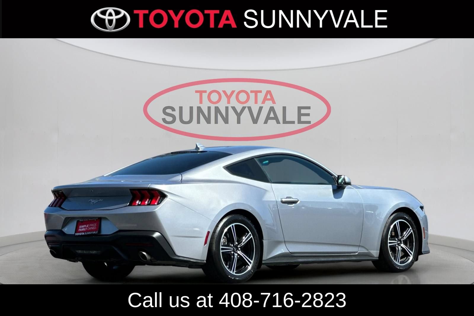 Used 2024 Ford Mustang Coupe RWD image 3
