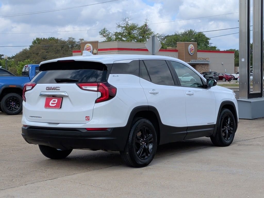 Used 2024 GMC Terrain SLE image 8