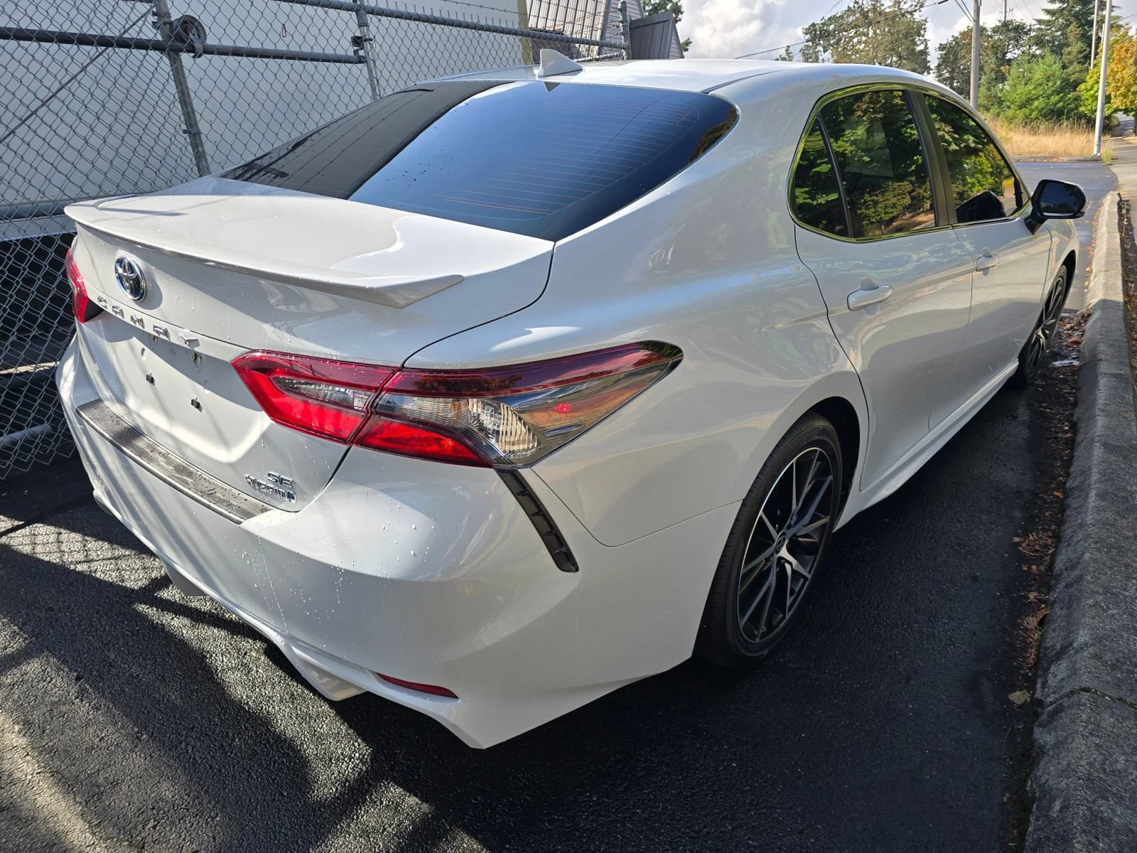 Used 2024 Toyota Camry SE w/ Audio Upgrade Package FWD image 4