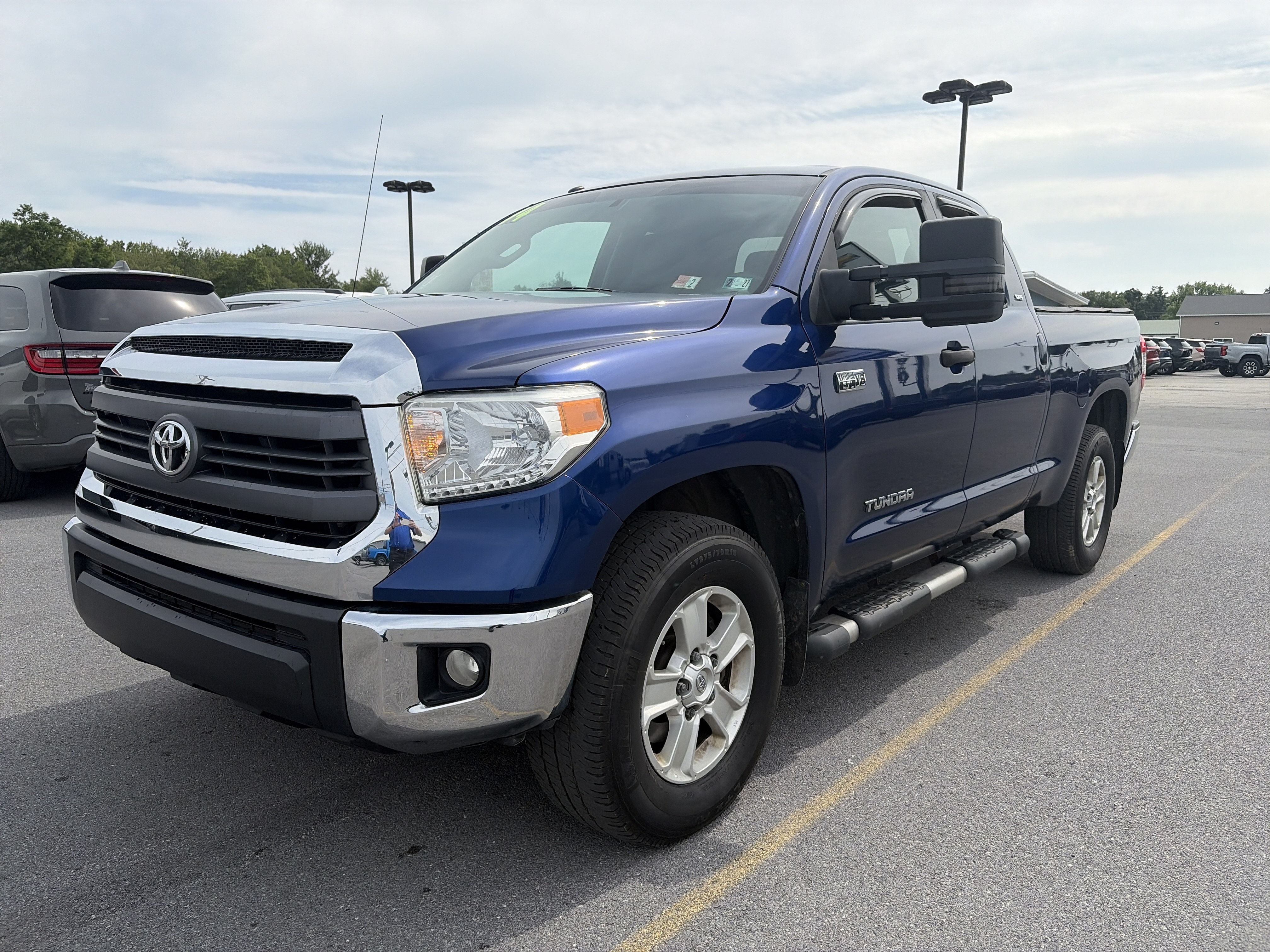 Used 2014 Toyota Tundra SR5 w/ SR5 Upgrade Package AWD/4WD image 2