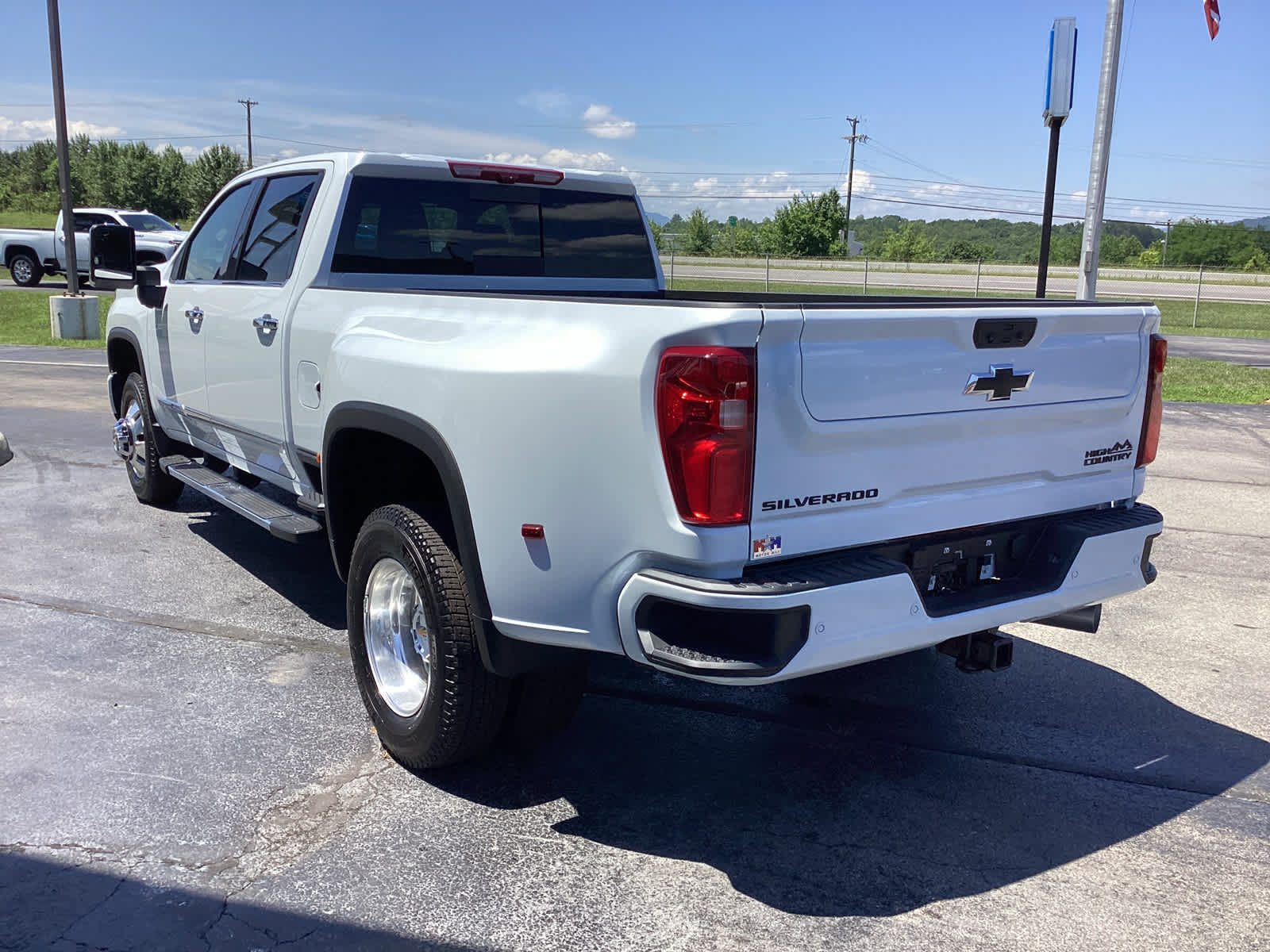 New 2026 Chevrolet Silverado 3500 High Country w/ Technology Package AWD/4WD image 4