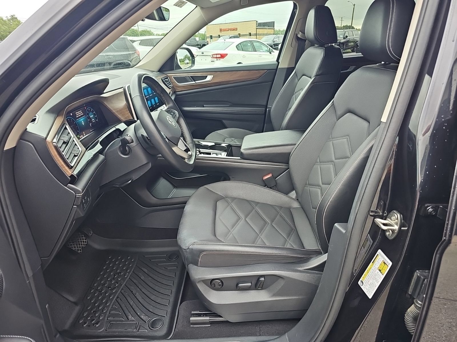 Used 2024 Volkswagen Atlas SE FWD image 9