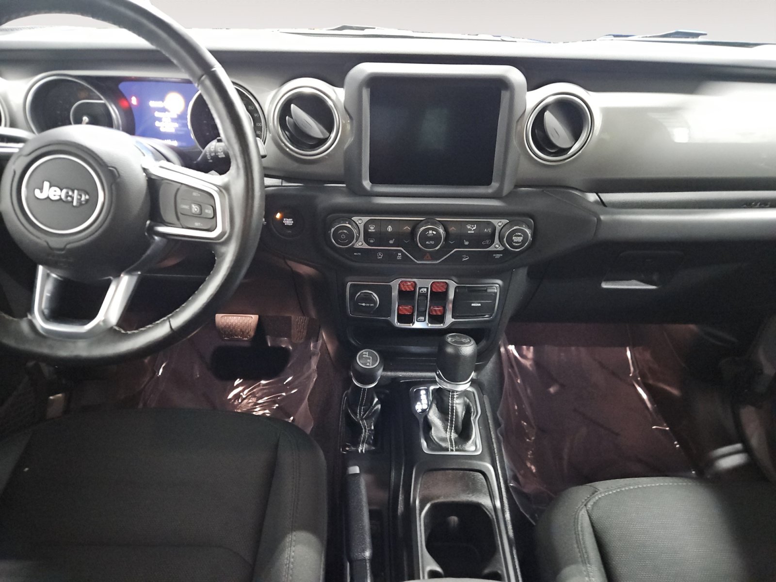 Used 2018 Jeep Wrangler Unlimited Sahara w/ Uconnect 4C Nav & Sound Group AWD/4WD image 11