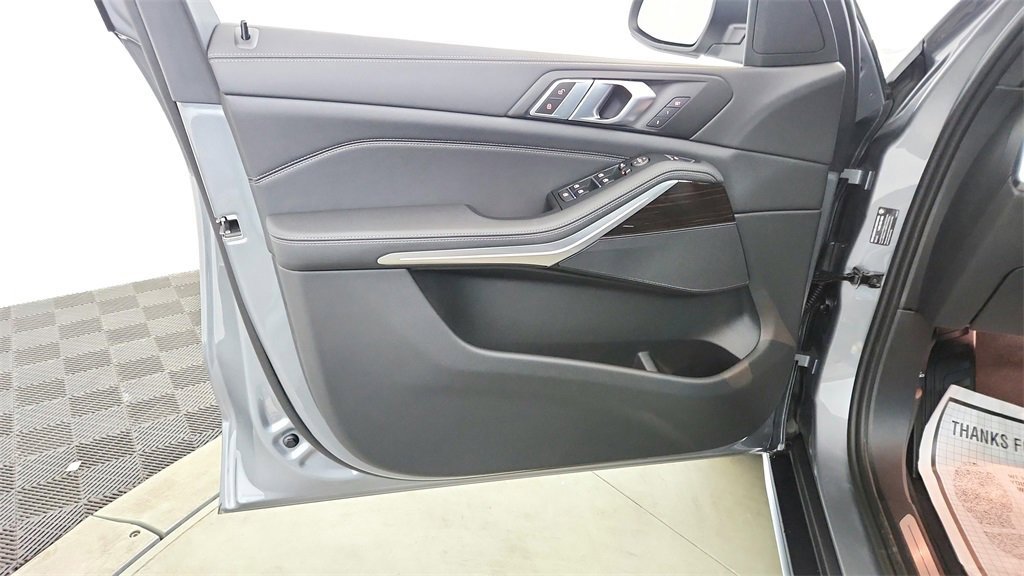Used 2024 BMW X5 xDrive40i w/ Parking Assistance Package image 35