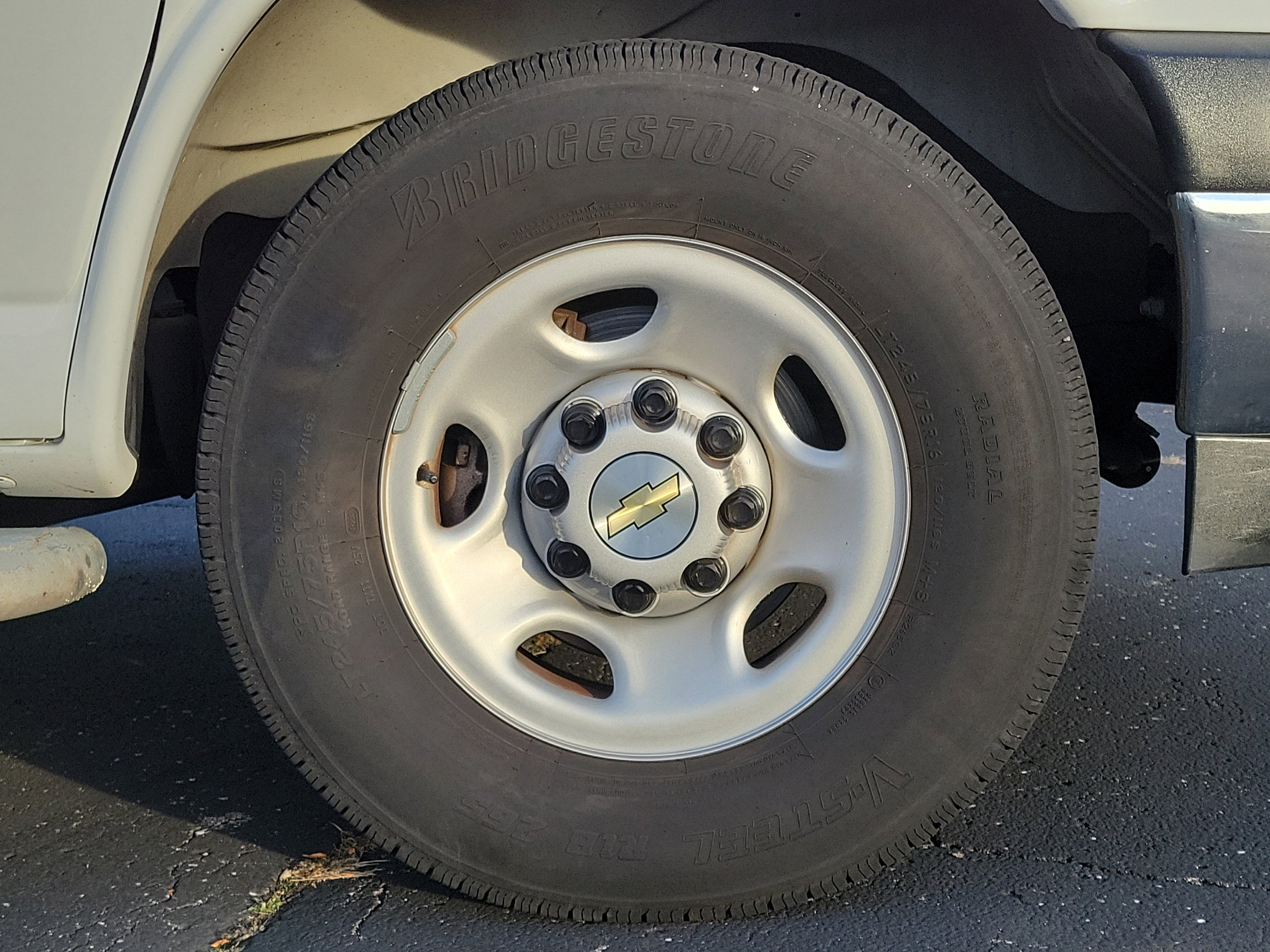 Used 2023 Chevrolet Express 2500 w/ Driver Convenience Package image 5