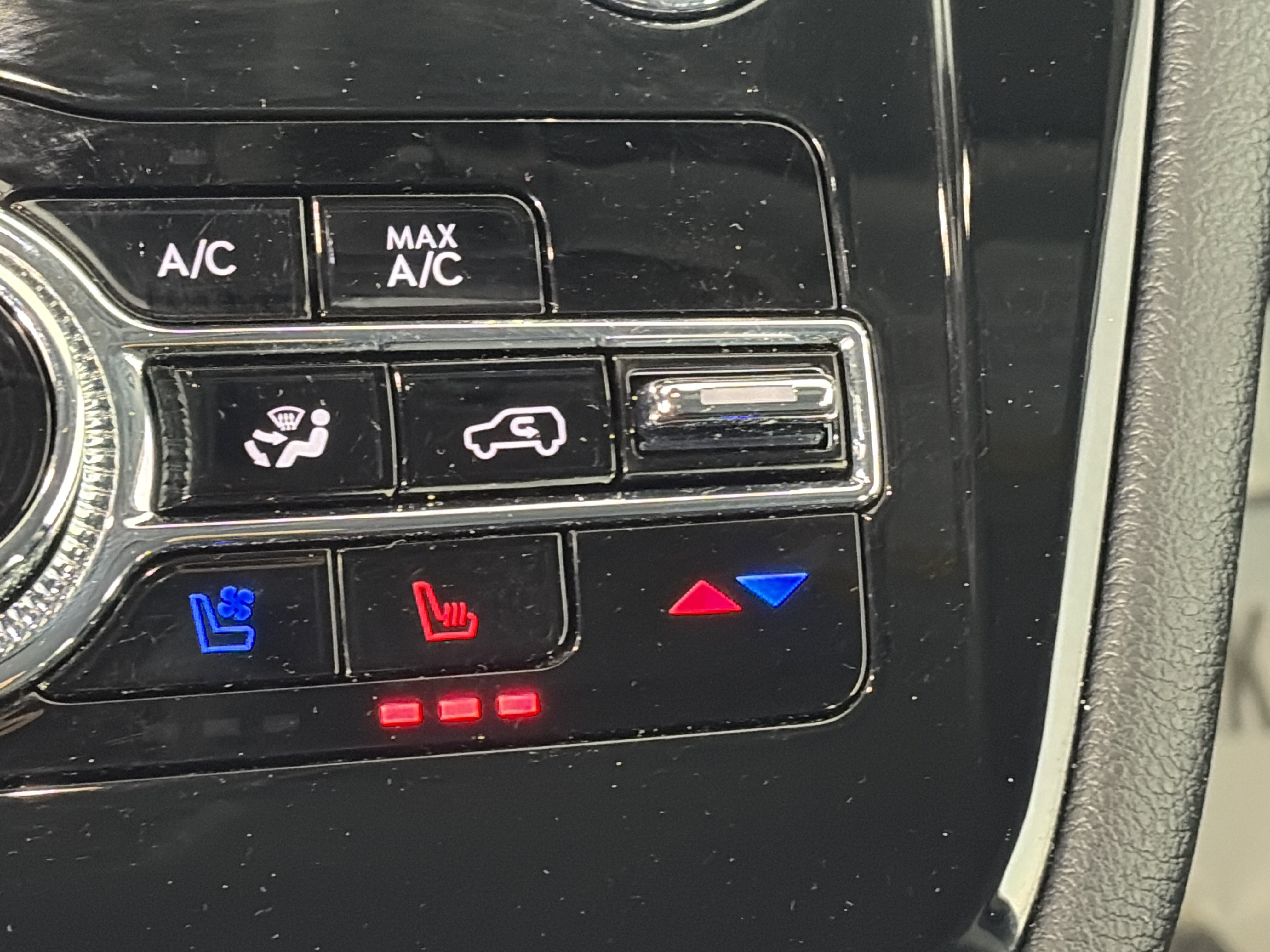 Used 2022 Lincoln Corsair Standard w/ Equipment Group 101A image 26