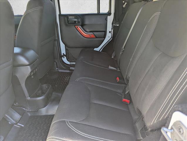 Used 2015 Jeep Wrangler Unlimited Sahara w/ Connectivity Group image 18