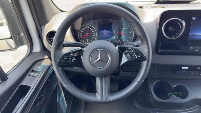 Used 2025 Mercedes-Benz Sprinter 2500 image 23