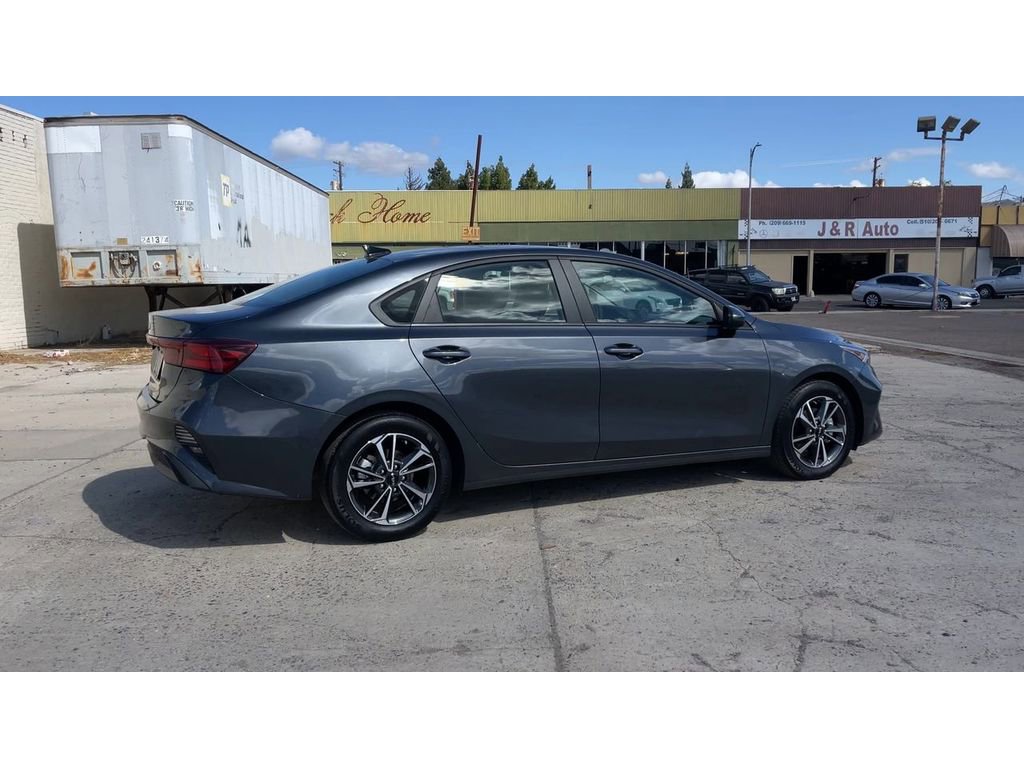 Used 2024 Kia Forte LXS image 3