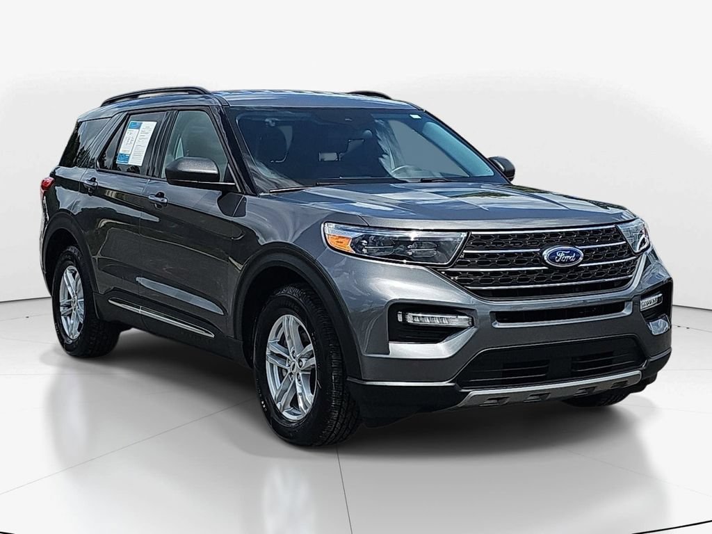 Used 2023 Ford Explorer XLT w/ Equipment Group 202A AWD/4WD image 3