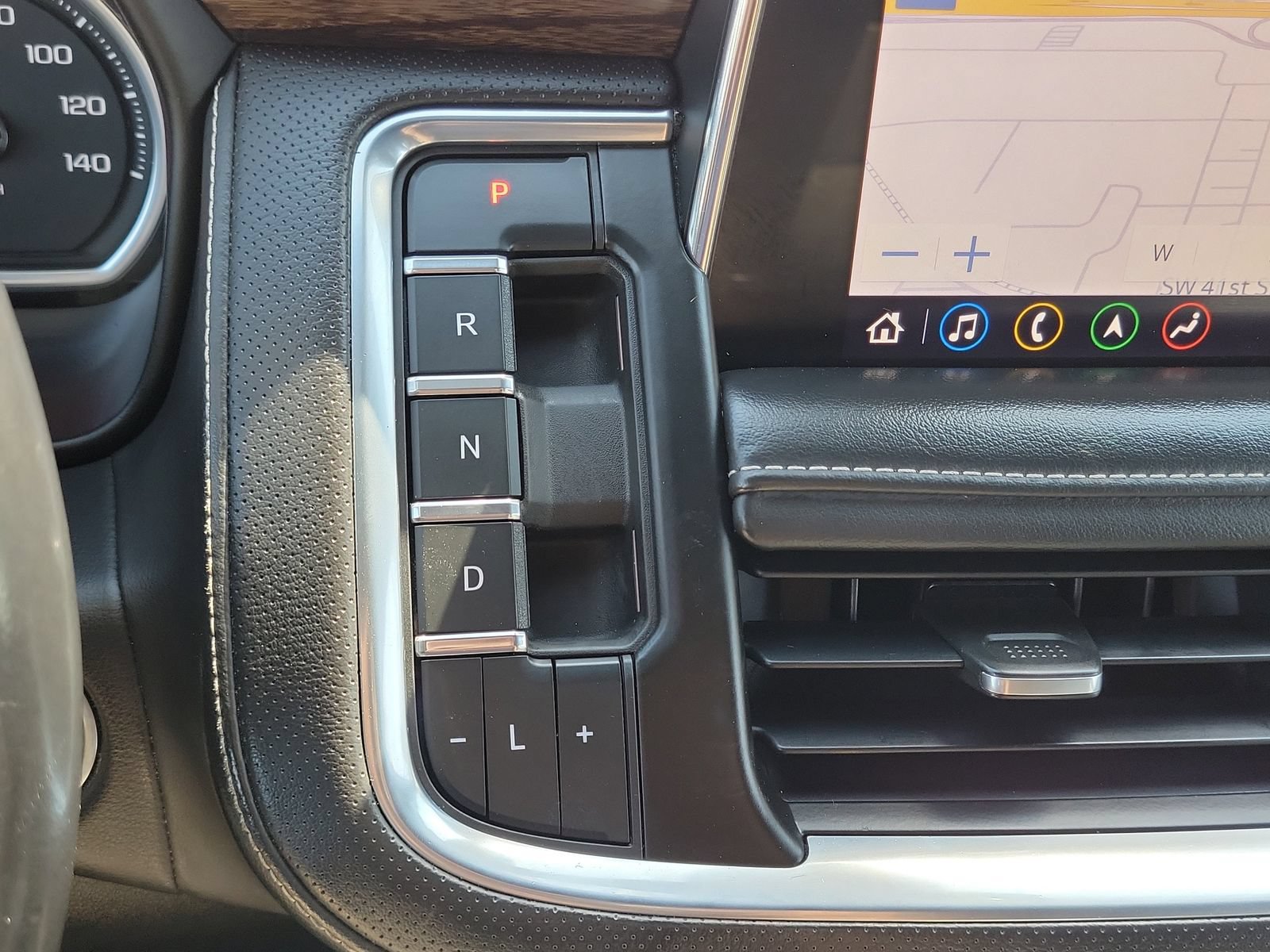 Used 2021 Chevrolet Suburban Premier w/ Premium Package AWD/4WD image 26