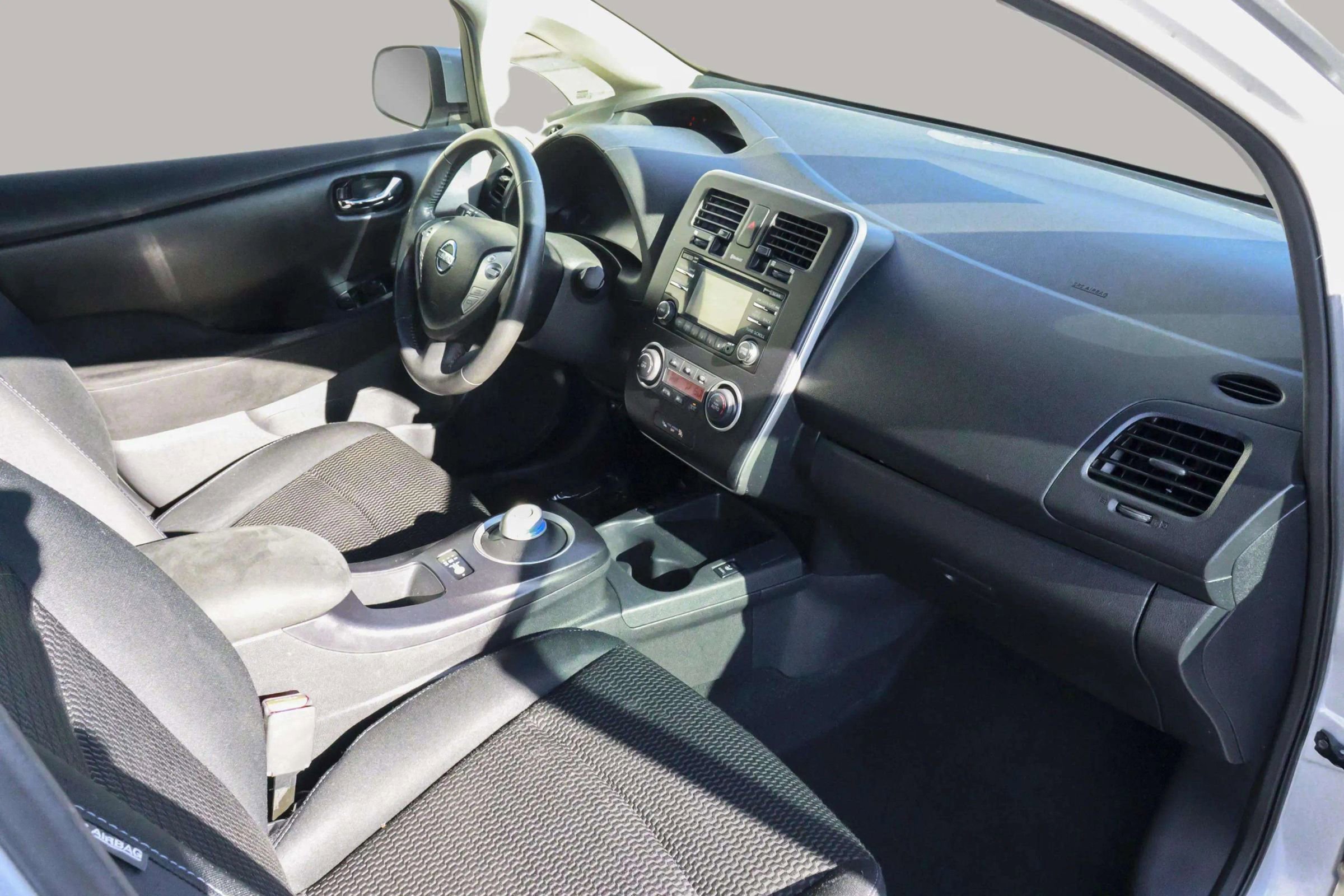 Used 2015 Nissan Leaf S image 31